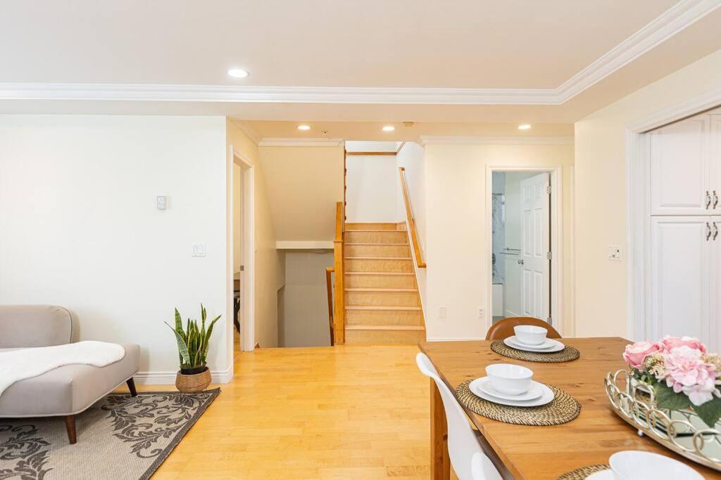 Home Near Downtown Vancouver East@ Joyce Skytrain Экстерьер фото
